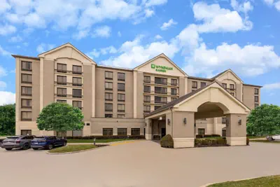 Photo 2 - Wyndham Garden Kansas City Airport