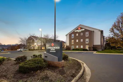 Photo 2 - Candlewood Suites St Louis St Charles by IHG