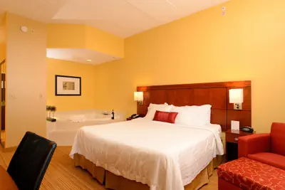 Photo 5 - Courtyard by Marriott Frederick