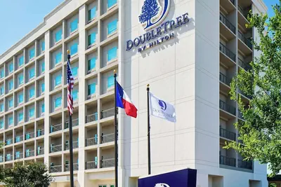 Photo 2 - DoubleTree by Hilton Hotel Dallas – Love Field