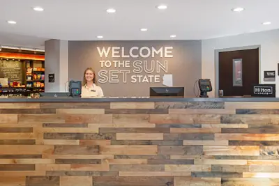 Photo 5 - Hampton Inn Phoenix-Airport North