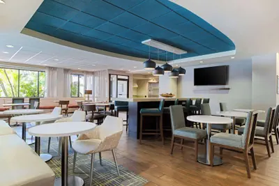 Photo 4 - Hampton Inn Cocoa Beach/Cape Canaveral