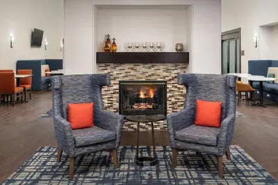 Photo 4 - Hampton Inn & Suites Alpharetta