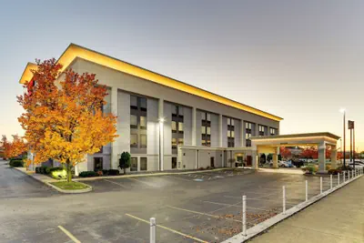 Photo 2 - Hampton Inn Springfield