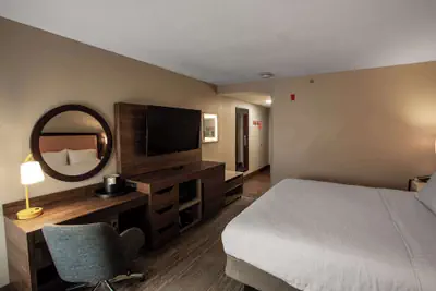 Photo 4 - Hampton Inn Springfield