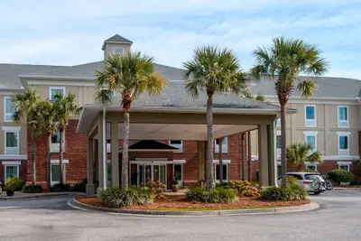 Photo 2 - Comfort Inn & Suites Patriots Point