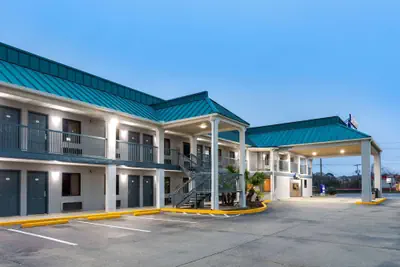 Photo 2 - Baymont by Wyndham Biloxi/Ocean Springs