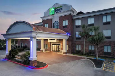 Photo 2 - Holiday Inn Express Hotel & Suites Winnie by IHG