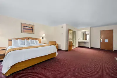Photo 5 - AmericInn by Wyndham Denver Airport