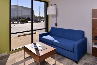 Photo 5 - Holiday Inn Express Springfield by IHG