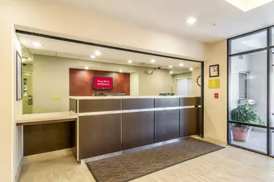 Photo 3 - Red Roof Inn PLUS+ Tempe - Phoenix Airport