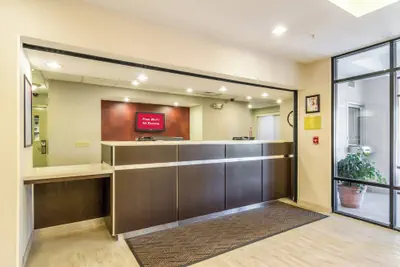 Photo 3 - Red Roof Inn PLUS+ Tempe - Phoenix Airport