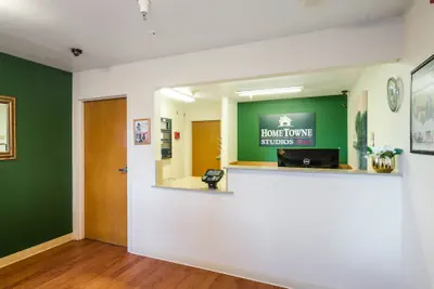 Photo 4 - HomeTowne Studios by Red Roof Denver - Thornton