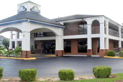 Photo 2 - Days Inn by Wyndham Franklin