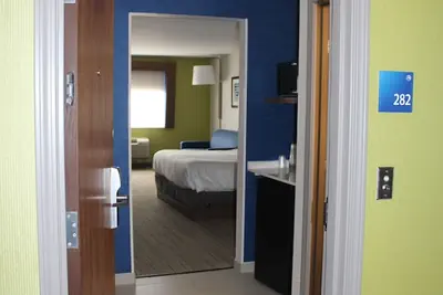Photo 5 - Holiday Inn Express Hotel & Suites Raton by IHG