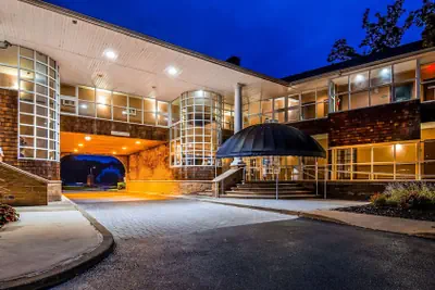 Photo 2 - Best Western Plus The Inn & Suites At The Falls