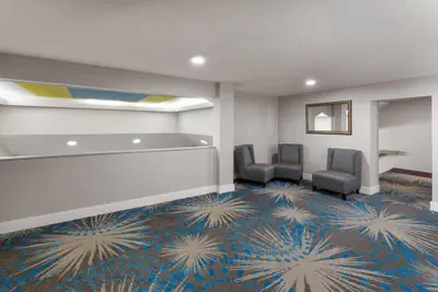 Photo 4 - Days Inn by Wyndham Tulsa Central
