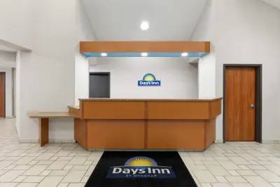 Photo 5 - Days Inn by Wyndham Tulsa Central