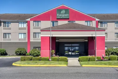 Photo 2 - Evergreen Inn and Suites