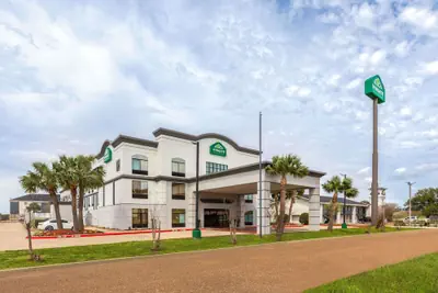 Photo 2 - Wingate by Wyndham Sulphur Near Lake Charles