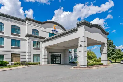 Photo 2 - Comfort Inn & Suites Grand Blanc/Flint