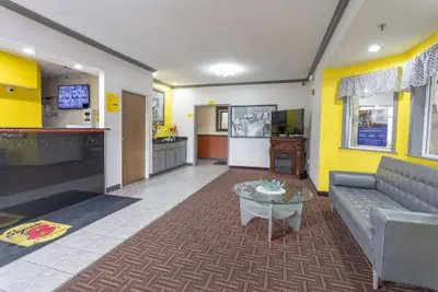 Photo 3 - Super 8 by Wyndham Big Rapids