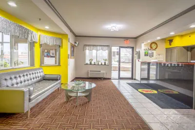 Photo 4 - Super 8 by Wyndham Big Rapids