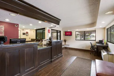 Photo 4 - Red Roof Inn Grand Rapids Airport