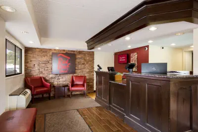 Photo 5 - Red Roof Inn Grand Rapids Airport