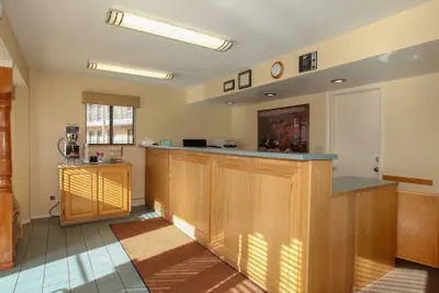 Photo 5 - Budget Inn