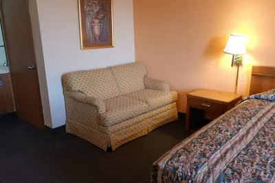 Photo 4 - State Line Inn