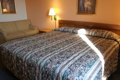 Photo 3 - State Line Inn