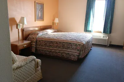Photo 5 - State Line Inn