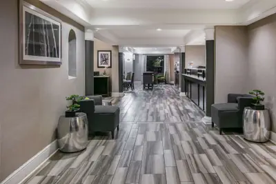 Photo 4 - La Quinta Inn by Wyndham Dallas Uptown