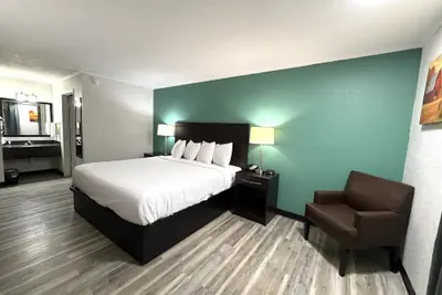 Photo 5 - Baymont Inn & Suites by Wyndham Newton IA