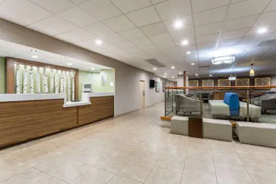 Photo 3 - Wyndham Garden Fresno Yosemite Airport