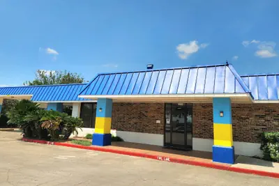 Photo 2 - Days Inn by Wyndham Seguin TX