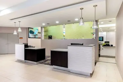 Photo 4 - La Quinta Inn & Suites by Wyndham Indianapolis South