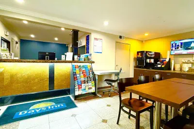 Photo 5 - Days Inn by Wyndham Los Angeles LAX/South Bay/Beach City LA