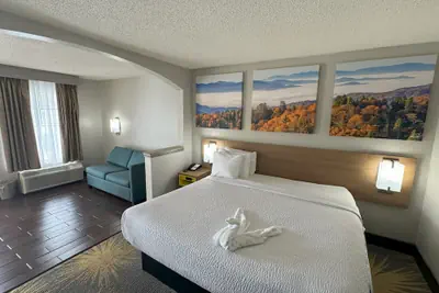 Photo 4 - Days Inn & Suites by Wyndham Tuscaloosa - Univ. of Alabama