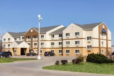 Photo 2 - Baymont by Wyndham Salina