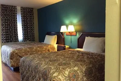 Photo 3 - Stratford House Inn and Suites
