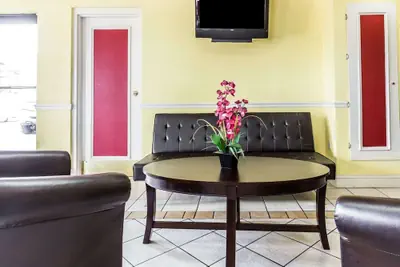 Photo 3 - Econo Lodge Inn & Suites Matthews - Charlotte