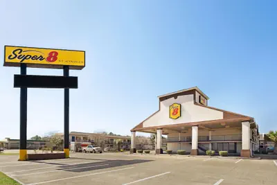 Photo 2 - Super 8 by Wyndham Gulfport Airport NW/Near Biloxi