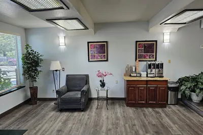 Photo 5 - Quality Inn & Suites Vancouver North