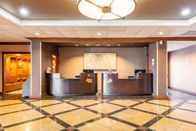 Photo 2 - Wyndham Omaha / West Dodge