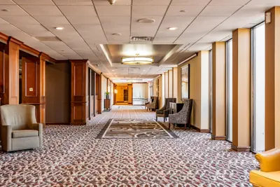 Photo 5 - Wyndham Omaha / West Dodge