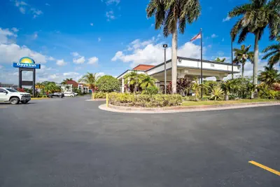 Photo 2 - Days Inn by Wyndham Florida City