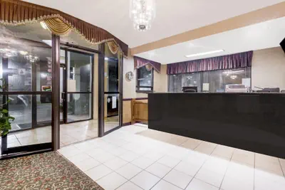 Photo 3 - Howard Johnson by Wyndham Perry GA
