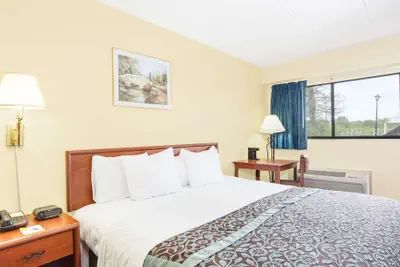 Photo 3 - Days Inn by Wyndham Athens